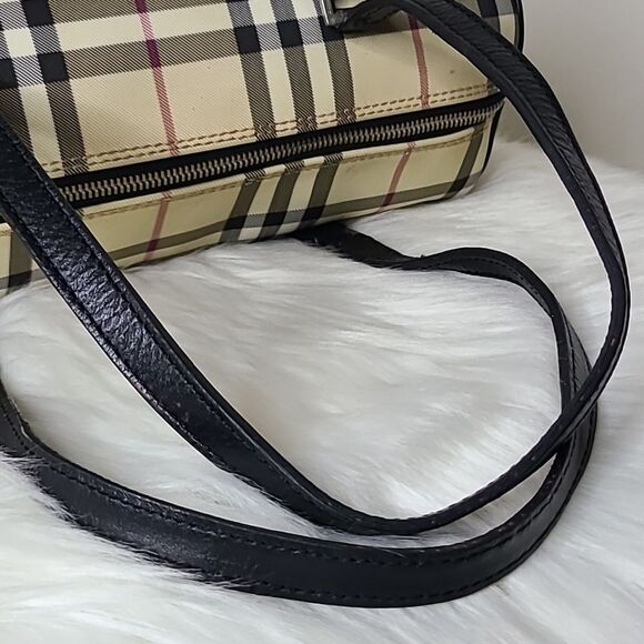 💯 Authentic Burberry  Handbag 🍀 - Picture 13 of 15